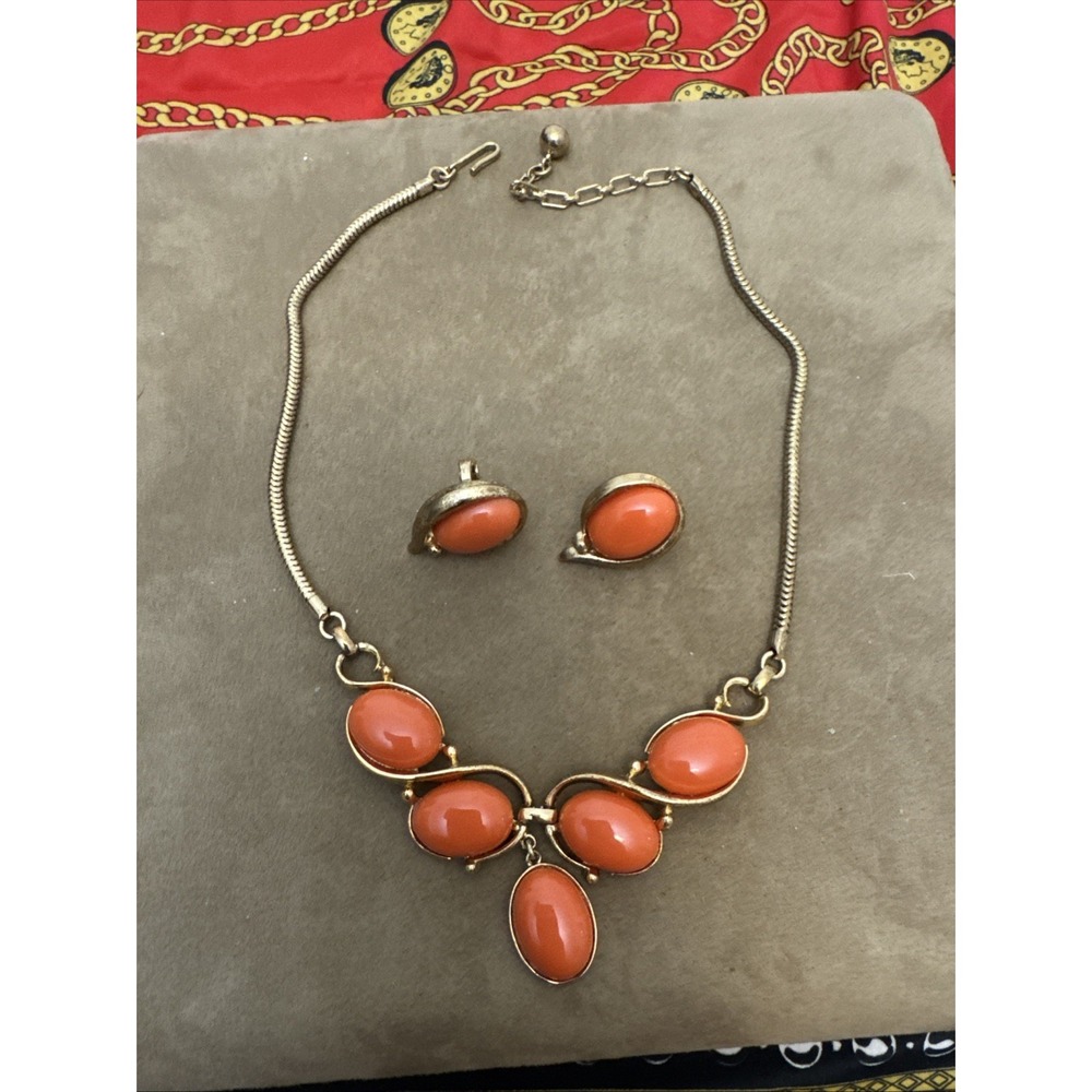 Vintage Crown Trifari Faux Coral Set Necklace Signed Gold Tone Clip On Earrings